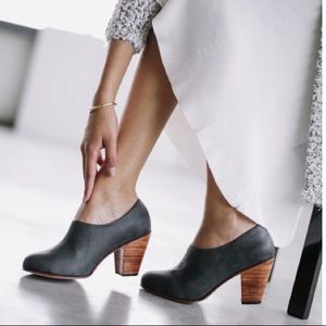 Nisolo Austin heel in smoke!